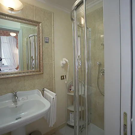 La Maison Dell'orologio לינה וארוחת בוקר 4*