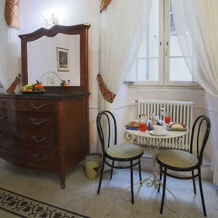 La Maison Dell'orologio לינה וארוחת בוקר